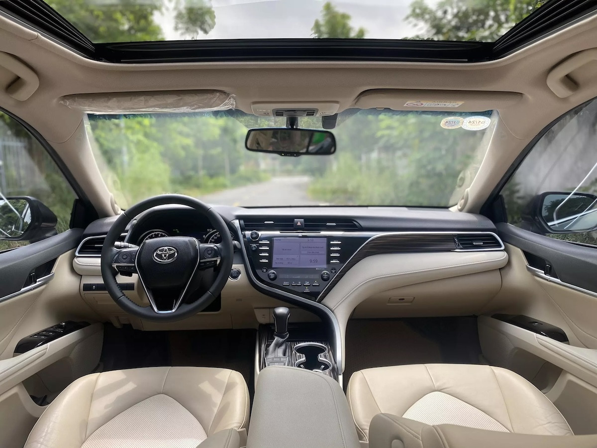 toyota camry 25 q 2.jpeg