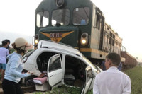 Bản tin cuối ngày 9/7: Tàu hỏa tông nát ô tô chở 2 bố con ở Vĩnh Phúc