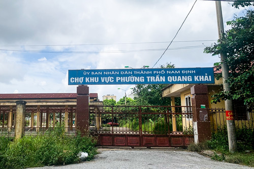 Chợ 4.000m2 ở Nam Định xây xong bỏ hoang, tiểu thương chỉ thích họp tại chợ cóc