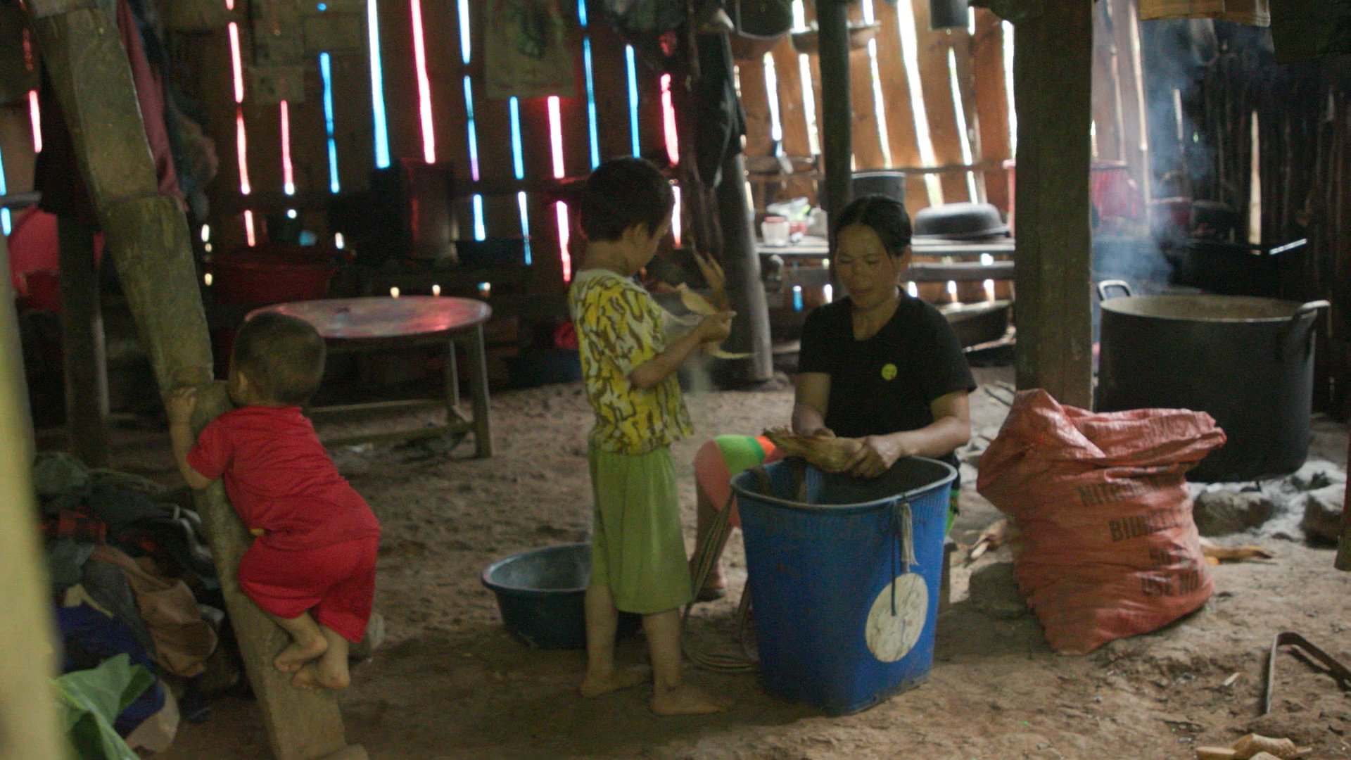 gia dinh chi Dau 1.jpg