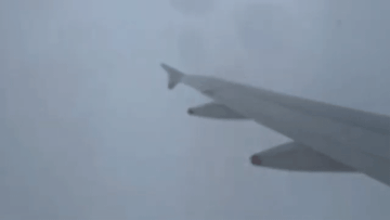 Hãng hàng không 'dính vận đen', máy bay liên tiếp bị sét đánh