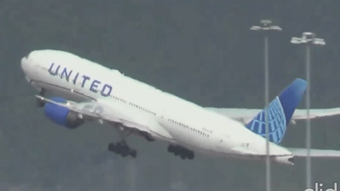 Máy bay Boeing chở 174 khách lại gặp sự cố rơi bánh càng sau khi vừa cất cánh