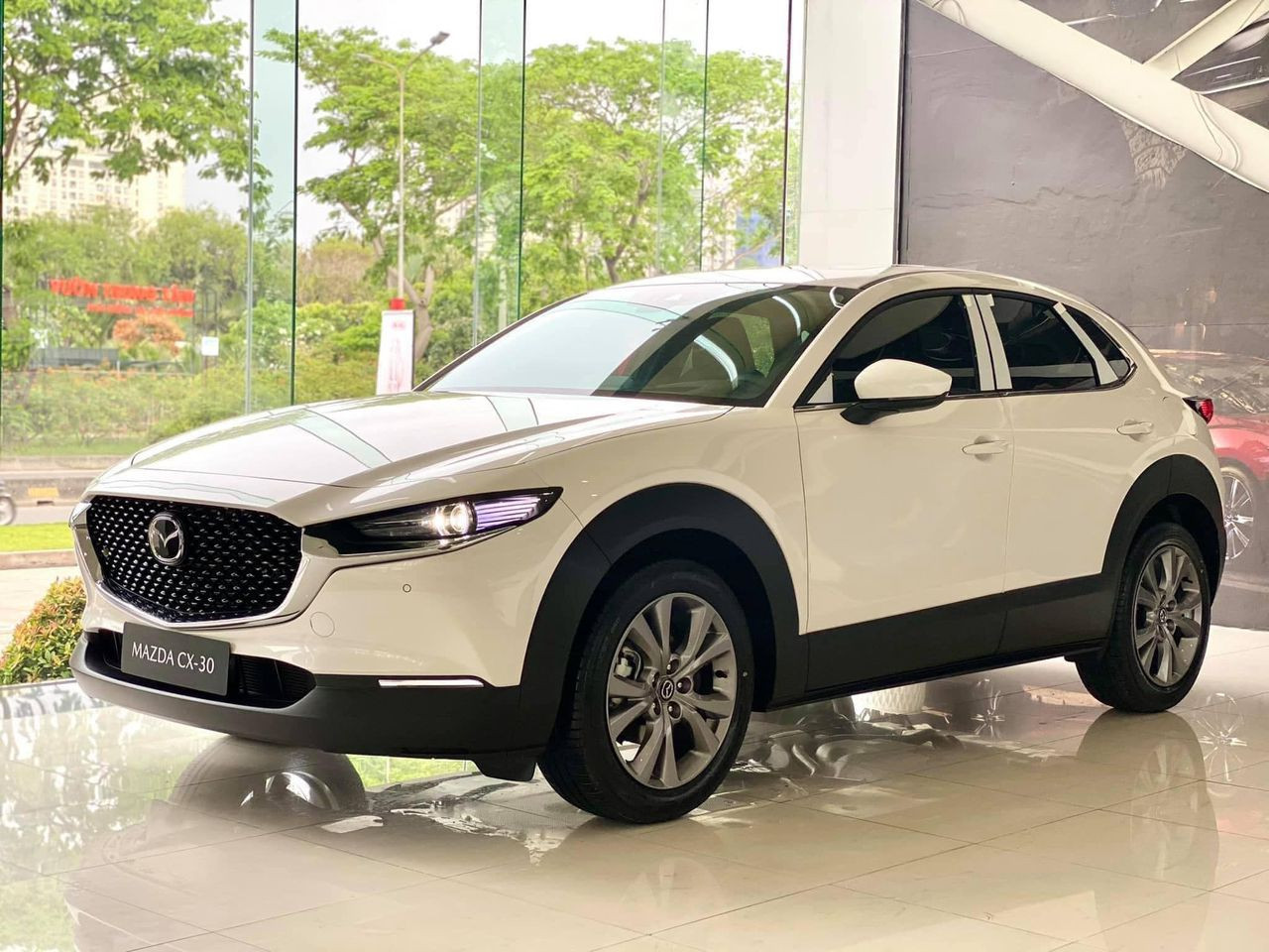 Có nên bán Hyundai i10 đời 2016 và vay thêm 450 triệu để mua Mazda CX-30?
