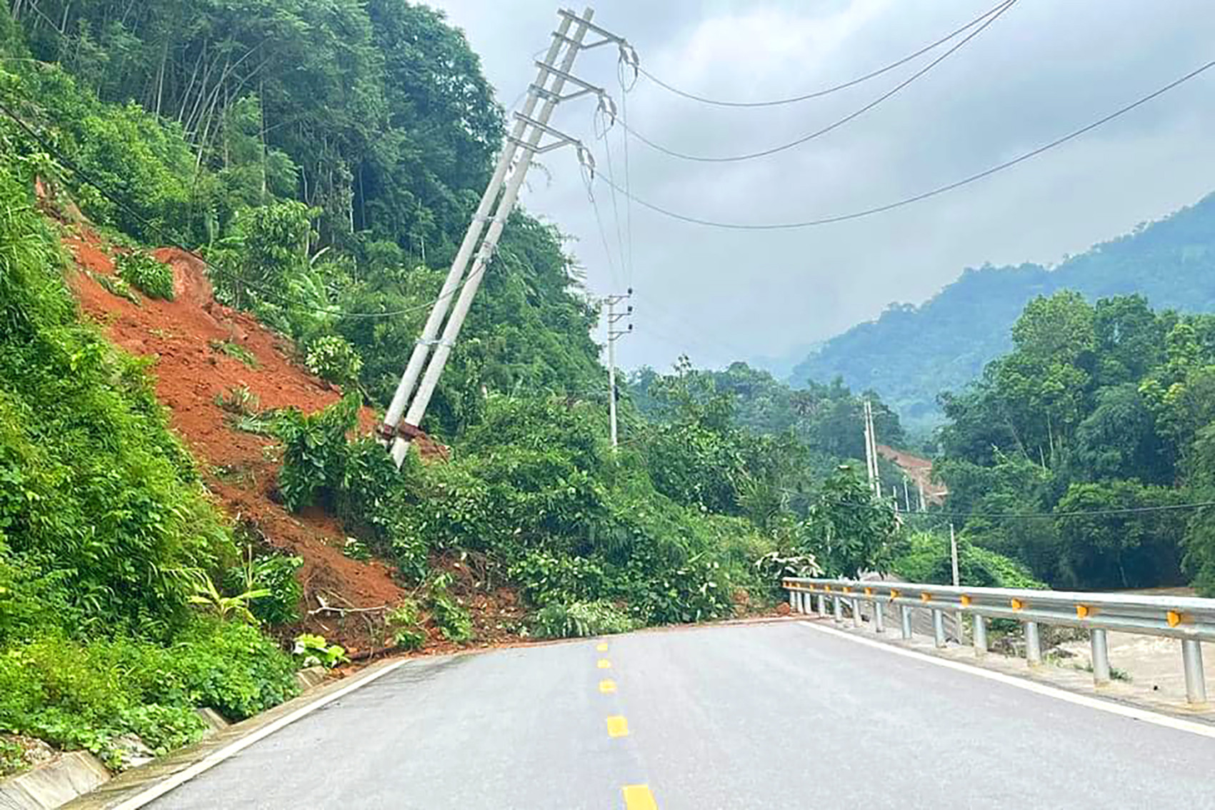 Một người chết, hàng trăm ngôi nhà ở Bắc Kạn hư hỏng sau mưa lớn