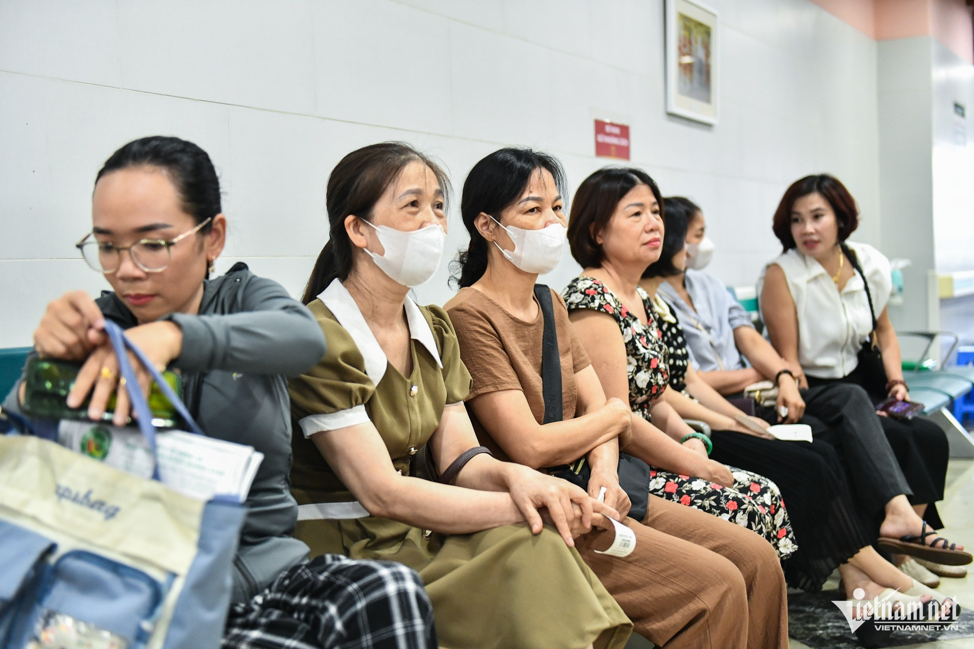 W-Bạch Mai khám ngoài giờ (3).jpg