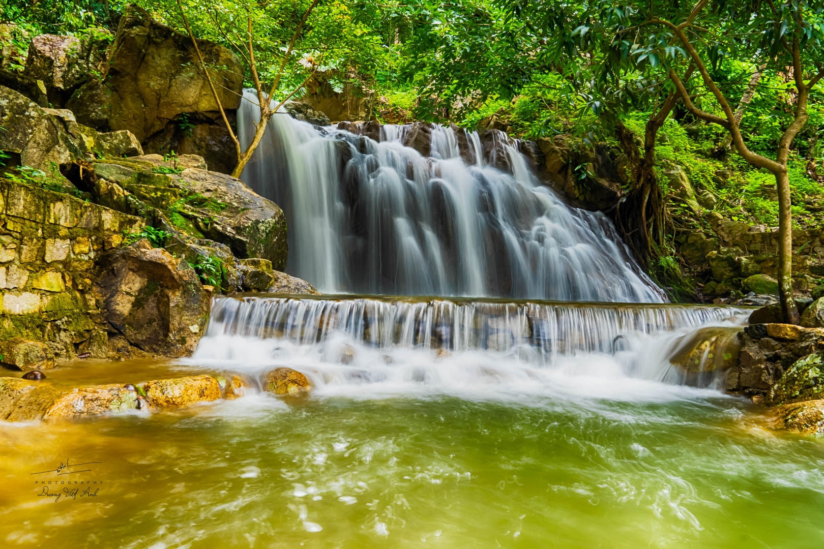 Săn biển mây, tắm suối mát lạnh ở ngọn núi nổi tiếng miền Tây