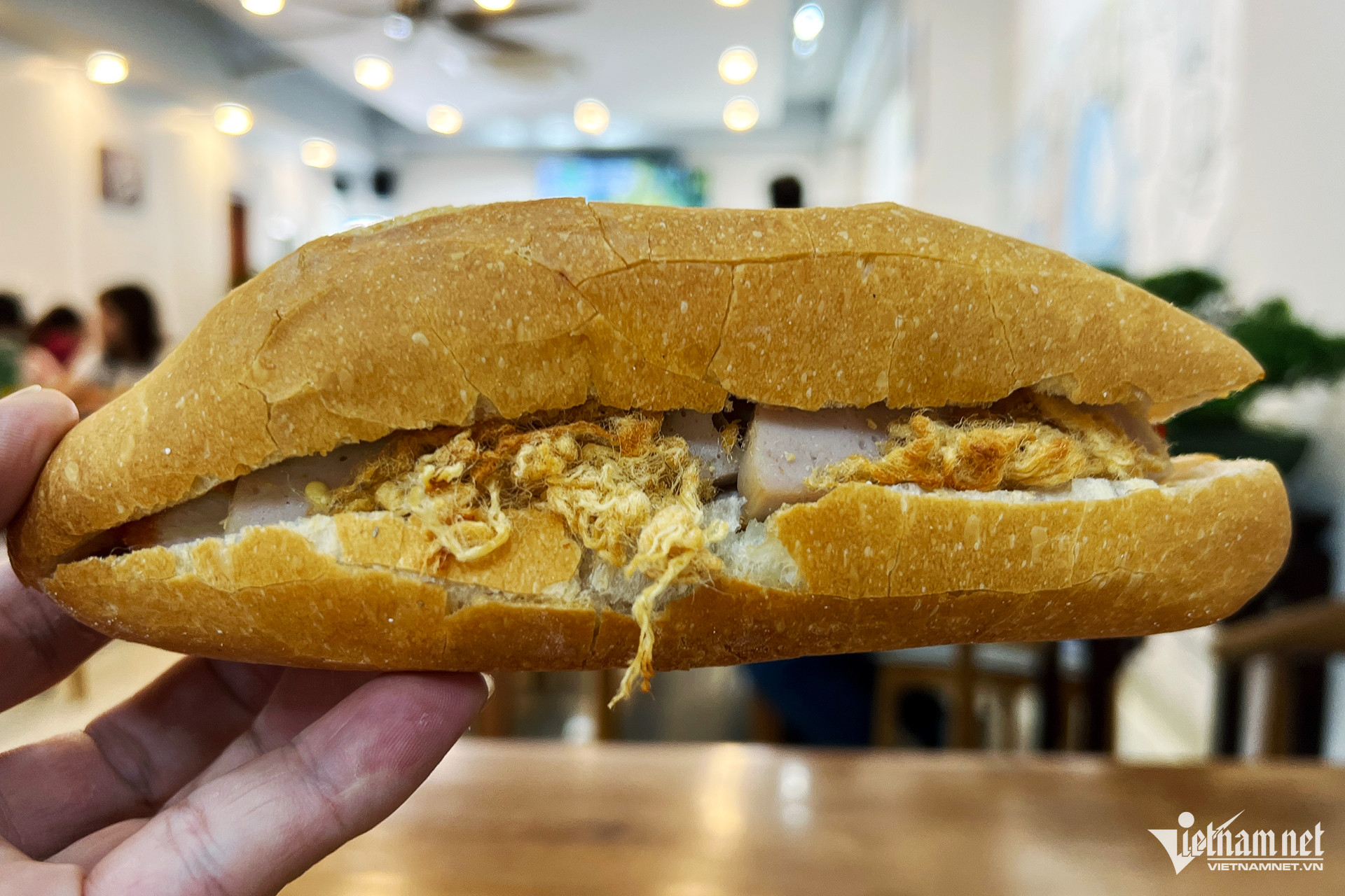 W-banhmi Nhatrang 1.jpg