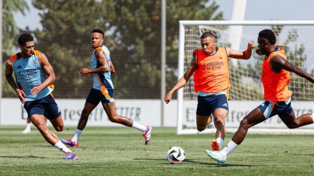 Jude bellingham Mbappe.jpg