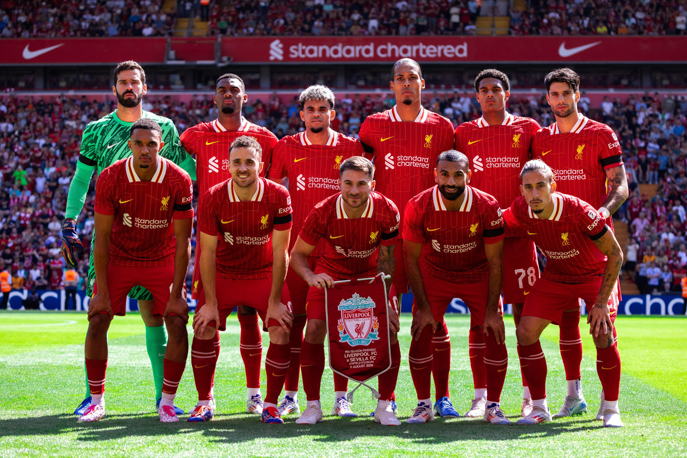 Liverpool phô trương sức mạnh khi vùi dập Sevilla Liverpool