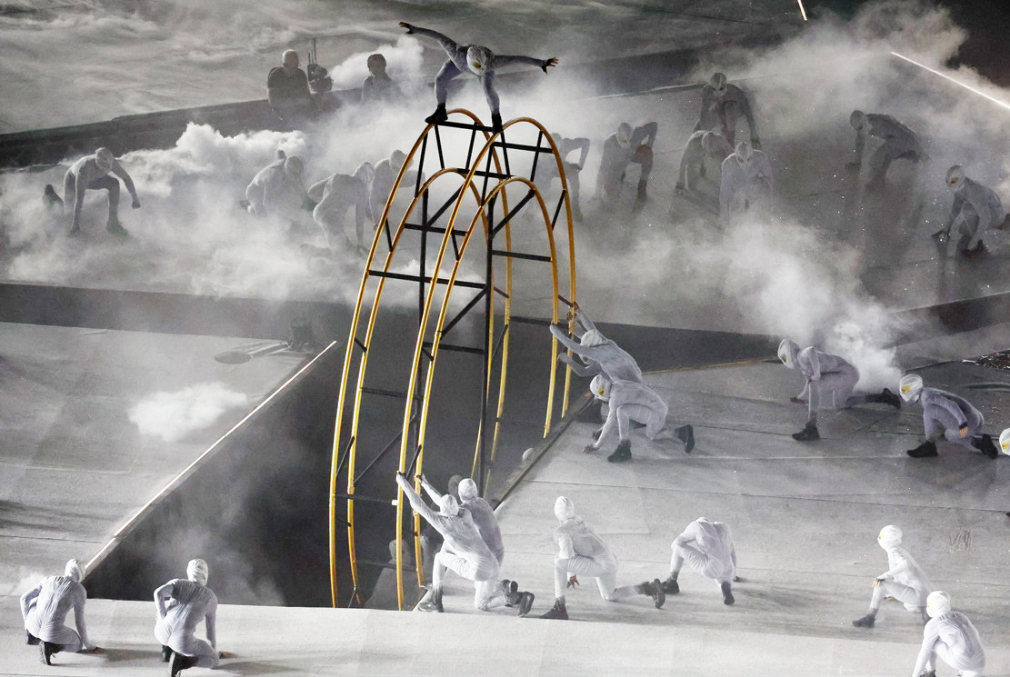 Bế mạc Olympic Paris, chào Los Angeles 2028 Nghệ sĩ dương cầm Alain Roche chơi nhạc trong lễ bế mạc