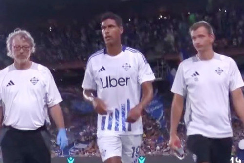 Raphael Varane chấn thương chỉ sau 20 phút chơi cho đội mới