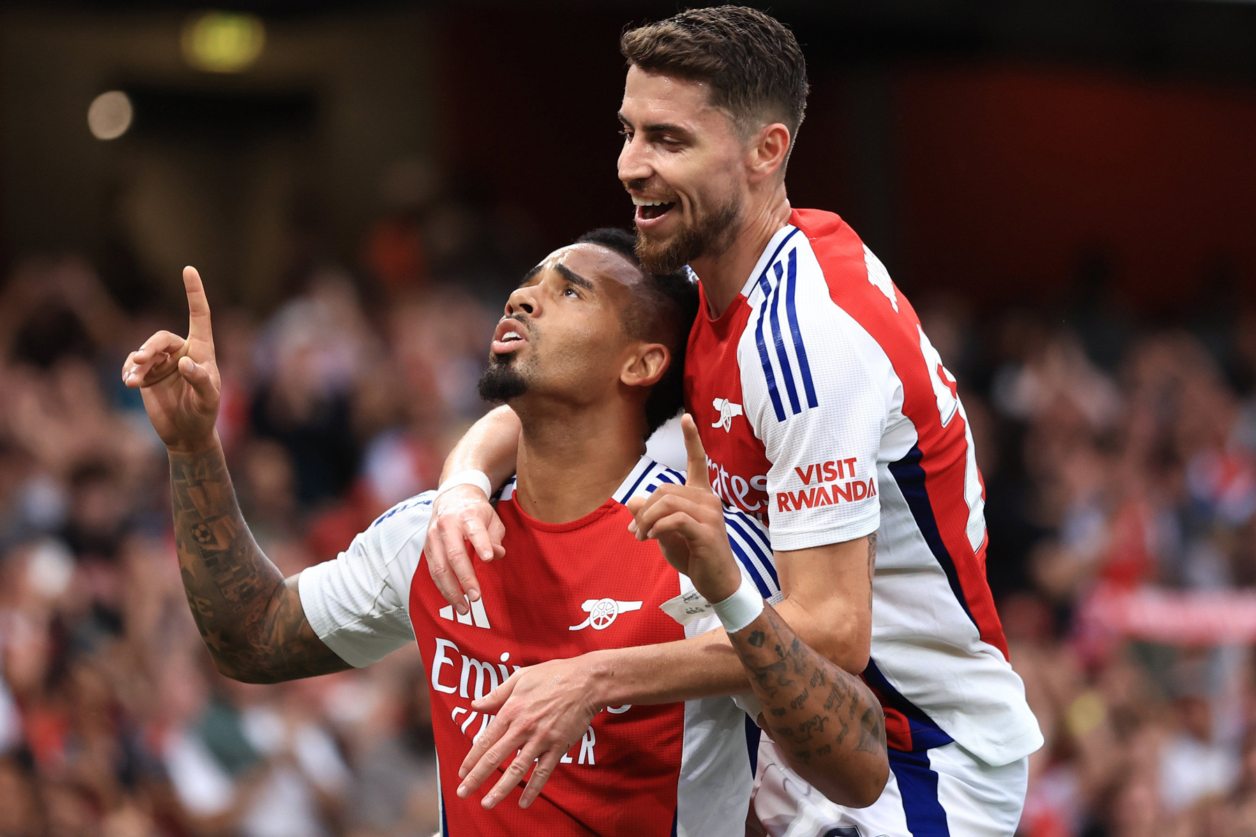 Arsenal giao huu.jpg