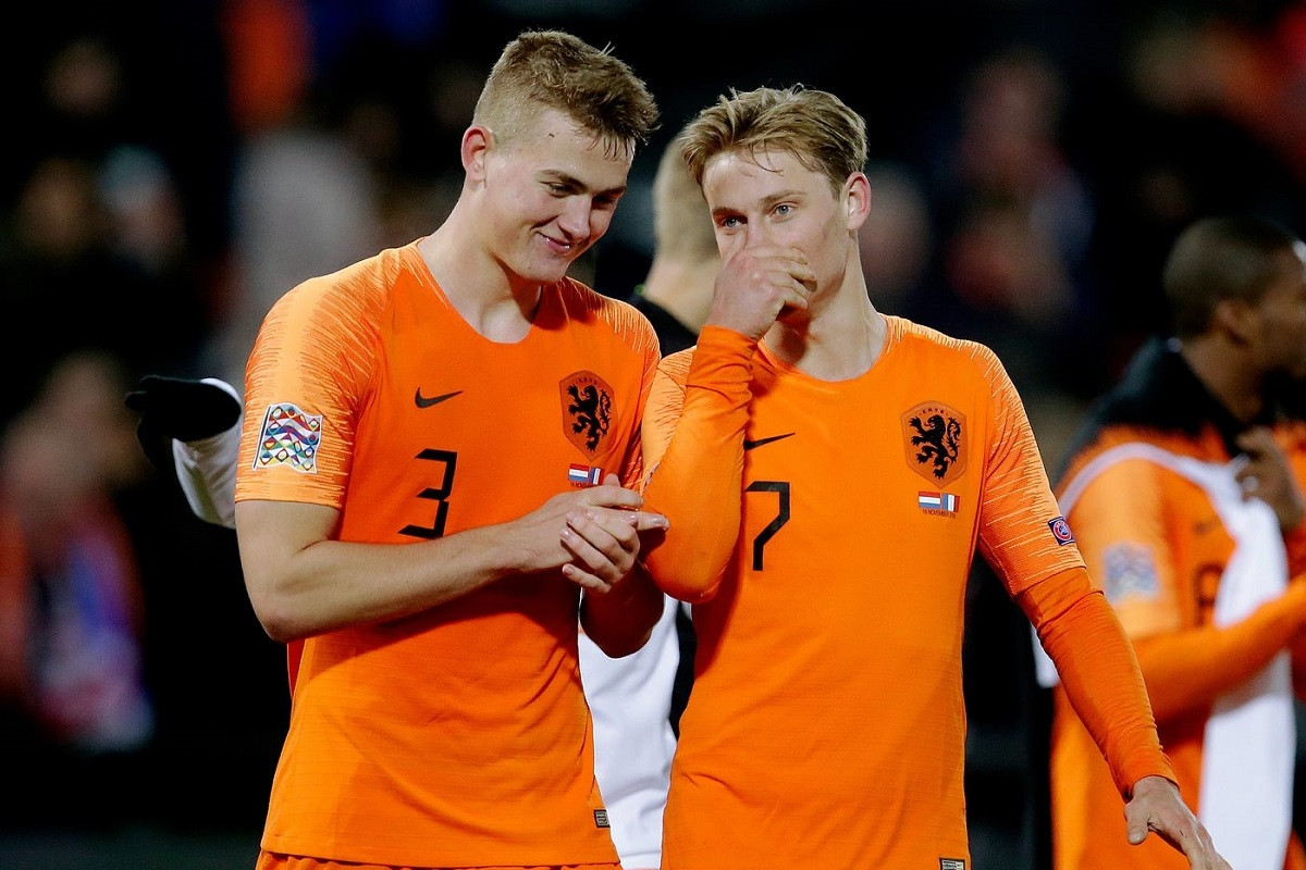 De Ligt gọi điện rủ De Jong đến MU