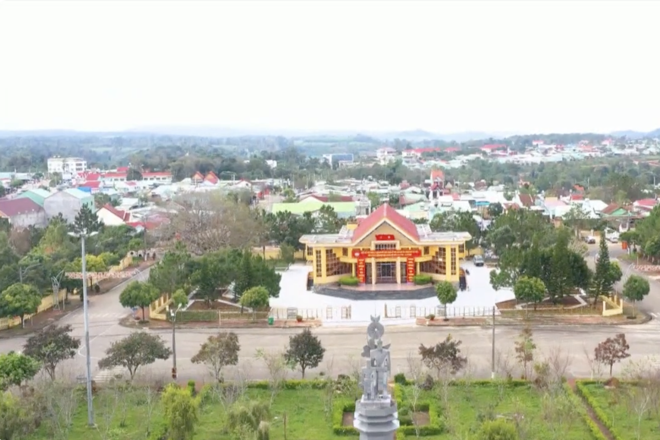 Đau đáu khát vọng vươn lên, Kon Plông (Kon Tum) vượt khó xây dựng NTM