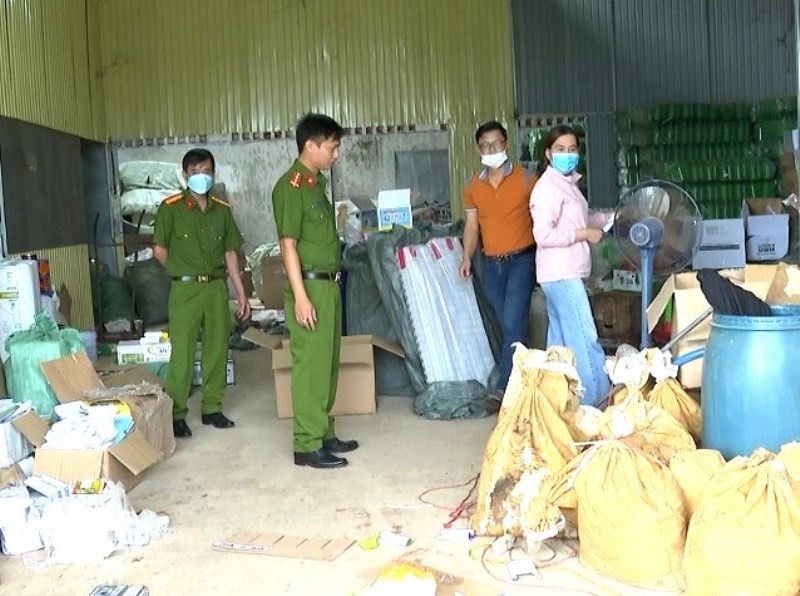 Thuốc diệt cỏ 1.jpg