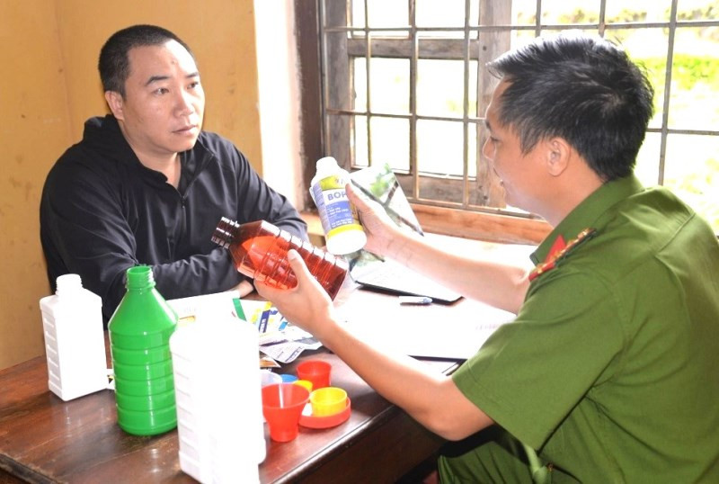 Thuốc diệt cỏ 2.jpg