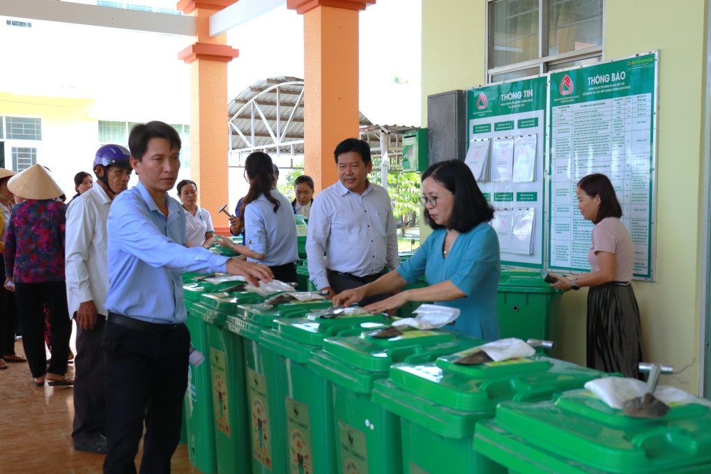 Cần Đước (Long An): Xây dựng môi trường nông thôn mới xanh, sạch, đẹp
