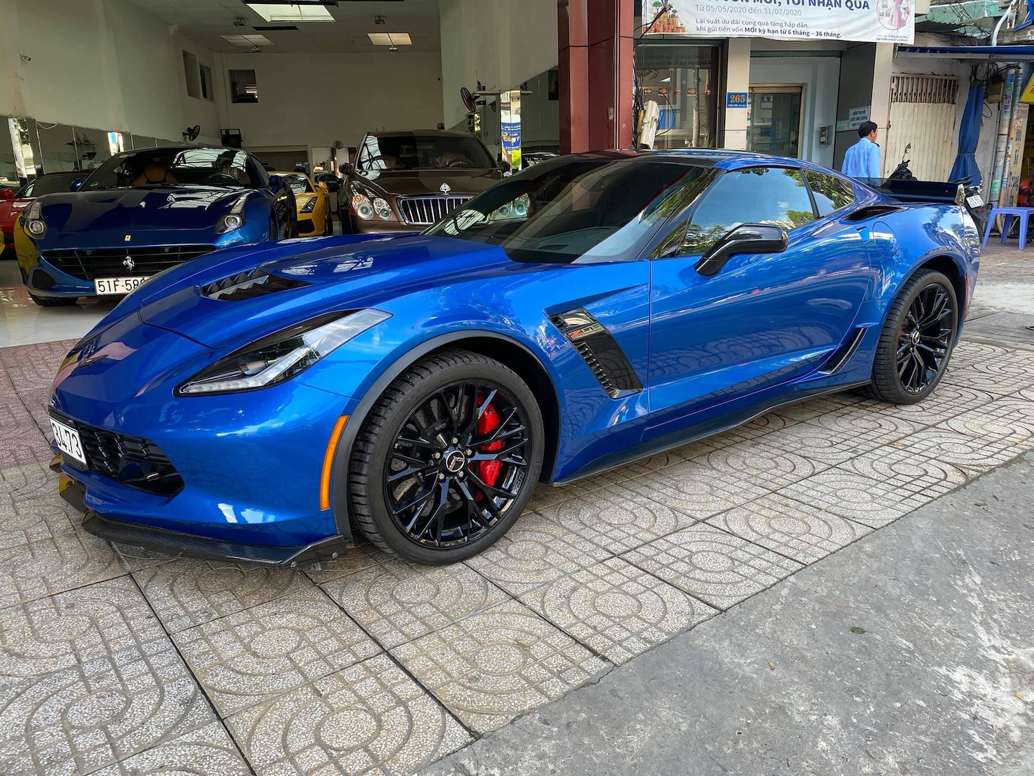 chevrolet corvette c7 1.jpg