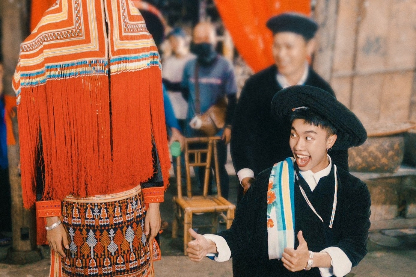 Hậu trường đám cưới 'cưng xỉu' của Chải và Pu trong 'Đi giữa trời rực rỡ'