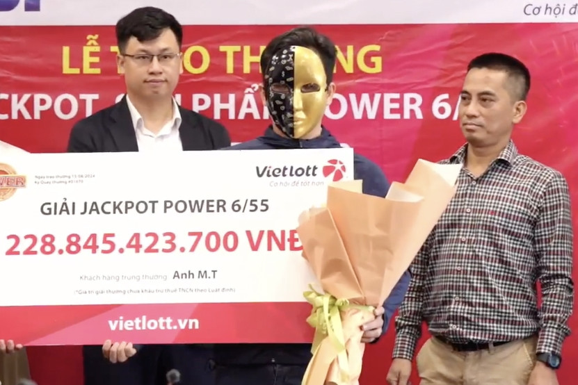 Người đàn ông ở TPHCM trúng độc đắc Vietlott gần 229 tỷ đồng