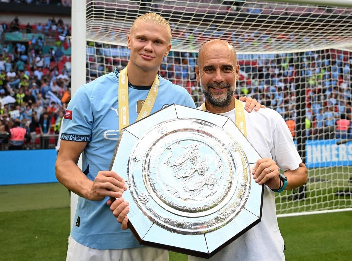 Pep Guardiola Haaland sieu cup.jpg