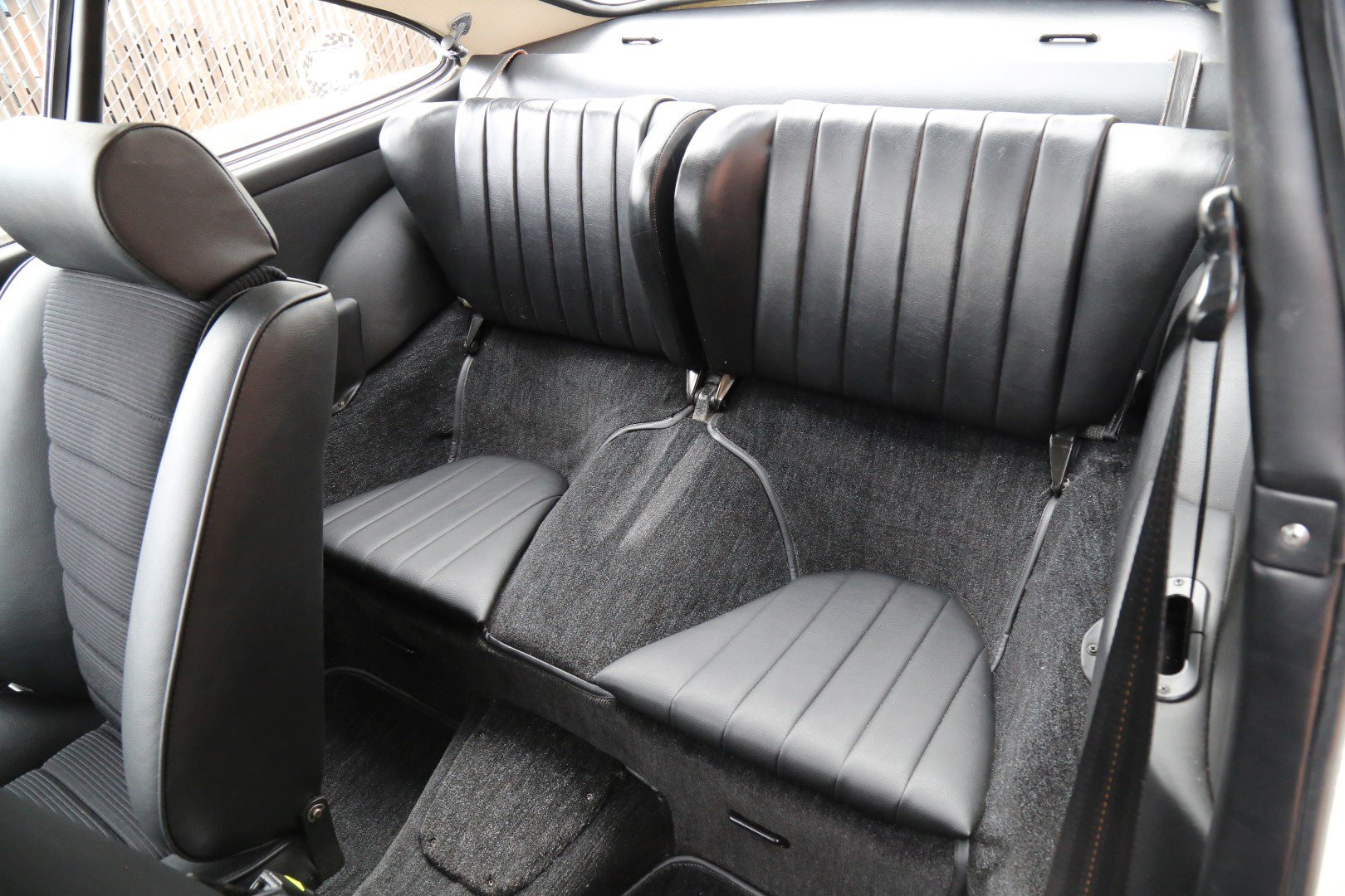 Hàng ghế sau xe Porsche 911 Carrera RS 2.7 1973