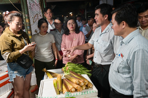 Tăng cường kiểm tra an toàn thực phẩm ở chợ đầu mối Thủ Đức