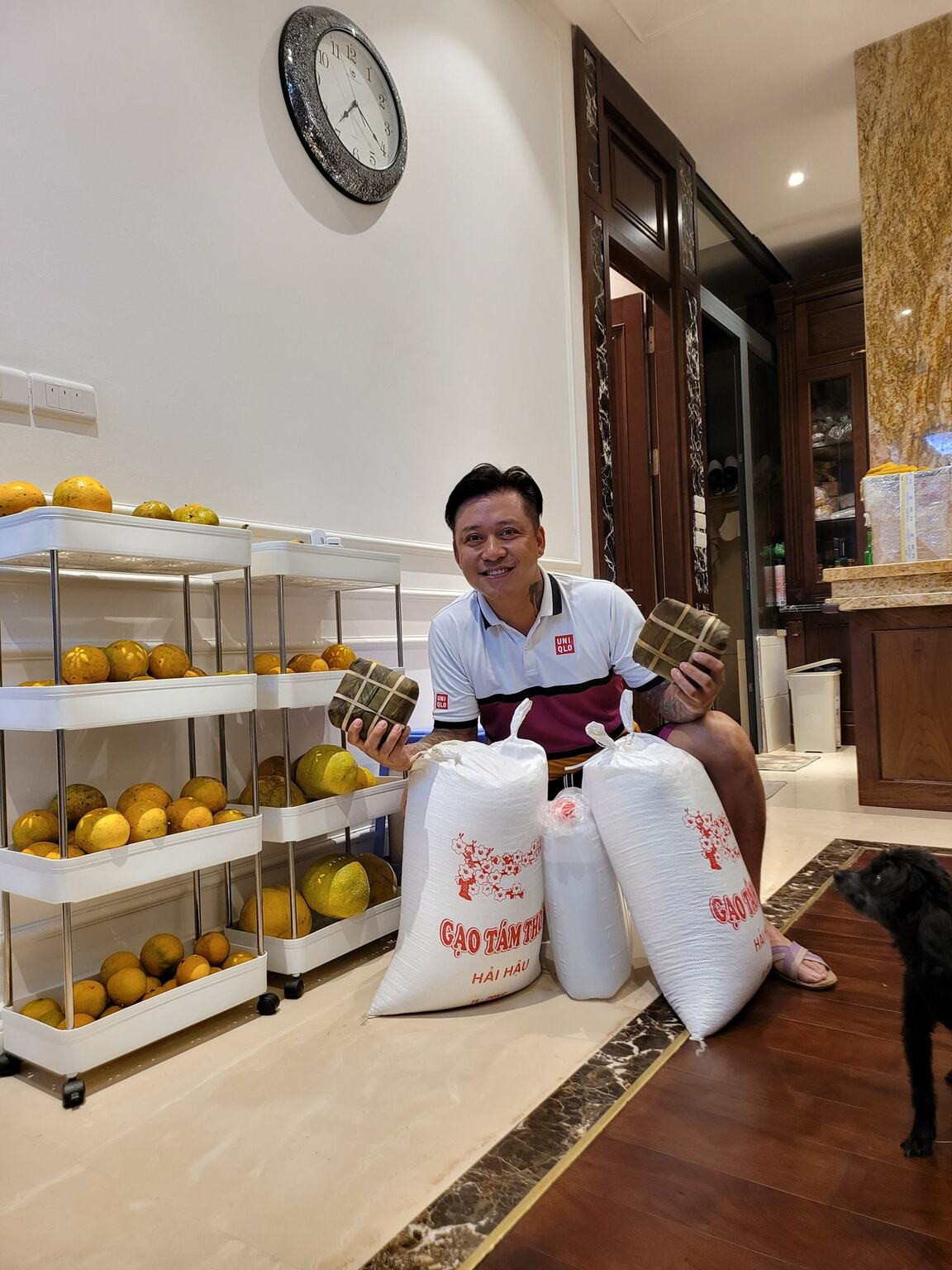 biet thu sang trong day hoa don tet cua ca si tuan hung 17.jpeg