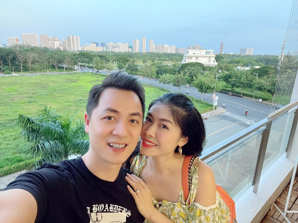 dang khoi mua can ho 160m2 mung sinh nhat vo 3.jpeg