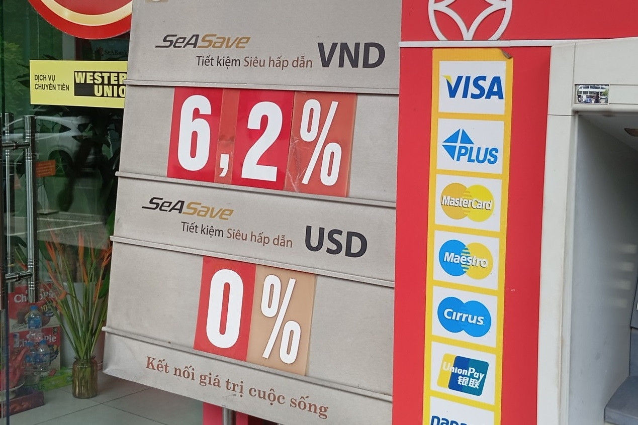 Lãi suất huy động trên 6% tại các ngân hàng bất ngờ 'rơi rụng' dần