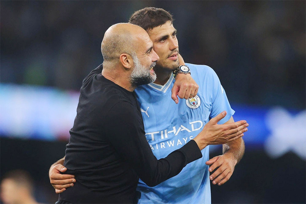 Pep Guardiola xác nhận 1 trụ cột Man City chưa thể ra sân