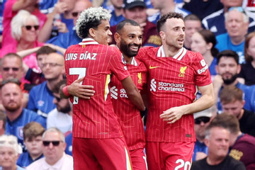 Salah và Jota lập công, Liverpool khởi đầu suôn sẻ