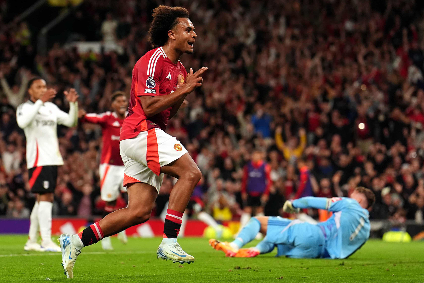 Zirkzee MU Fulham.jpg