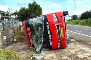 Công an công bố nguyên nhân xe khách lật nghiêng, 18 người nhập viện ở Gia Lai