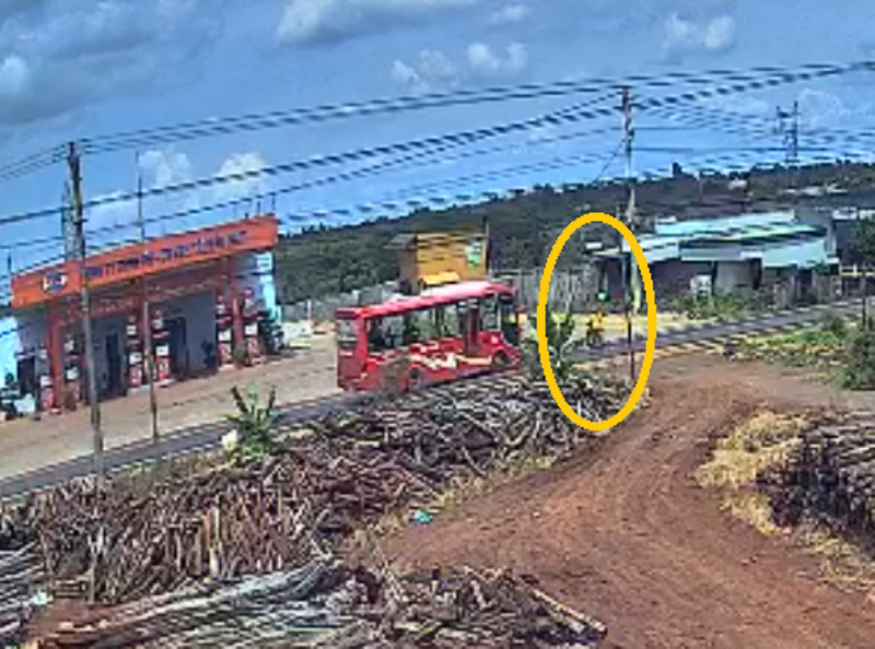 Lật xe khách 1.jpg