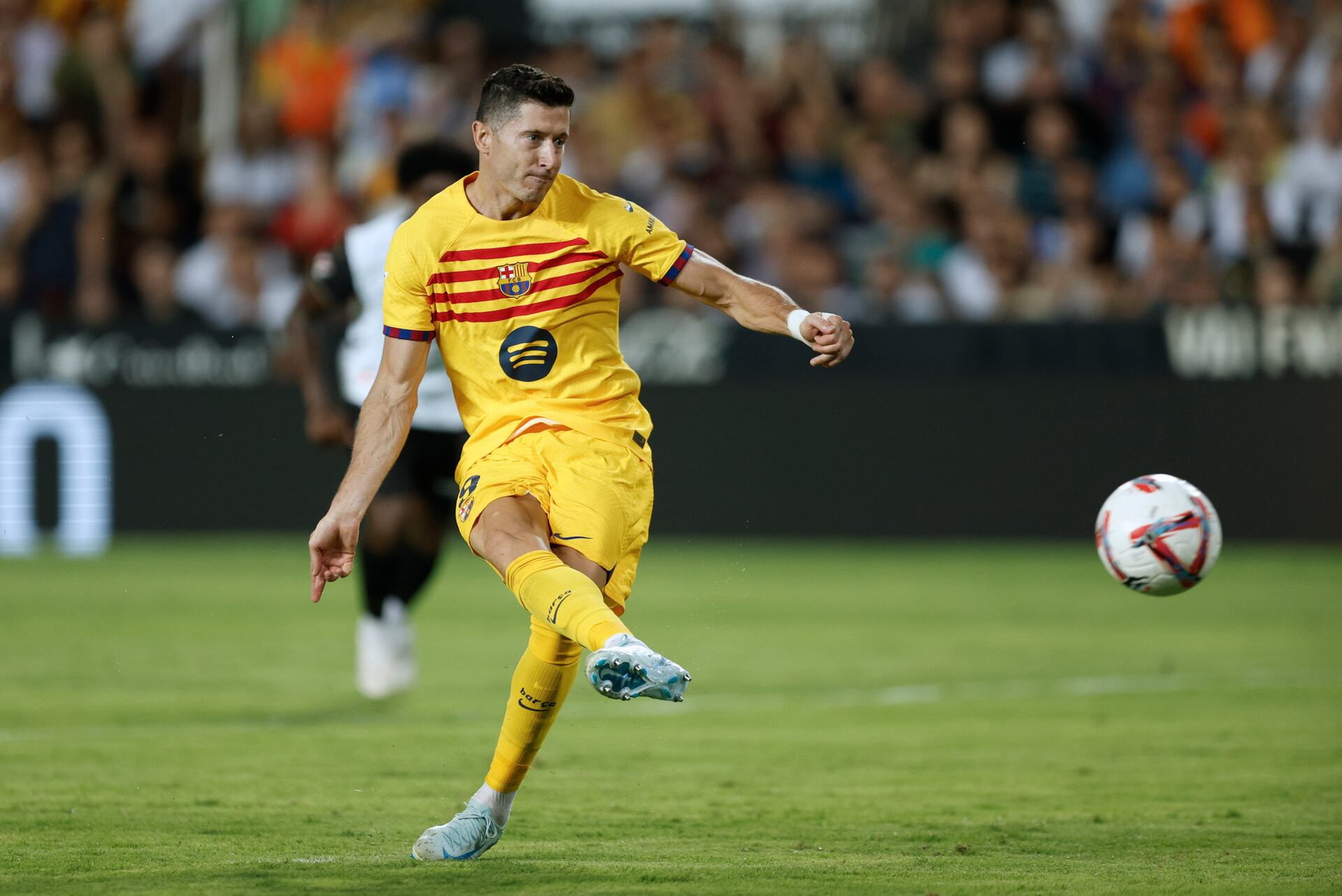 Lewandowski Valencia Barca Liga.jpg