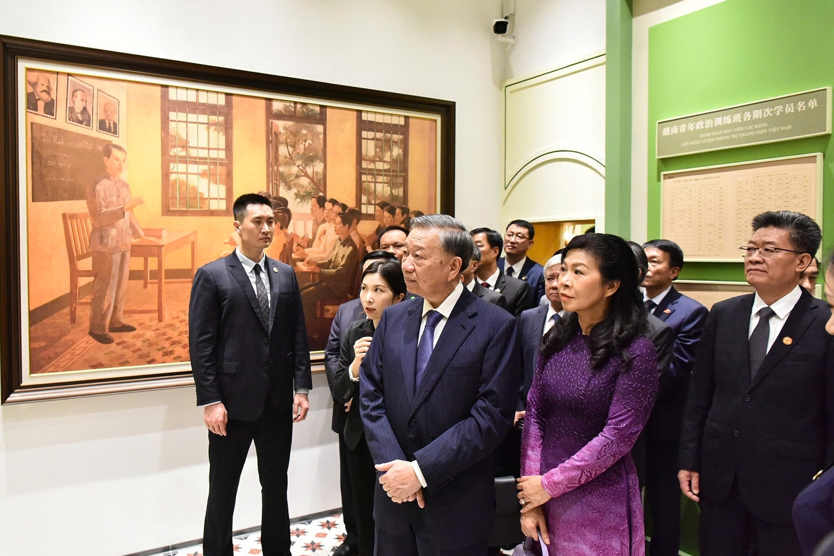 Tổng Bí thư, Chủ tịch nước Tô Lâm và Phu nhân tưởng niệm liệt sĩ Phạm Hồng Thái