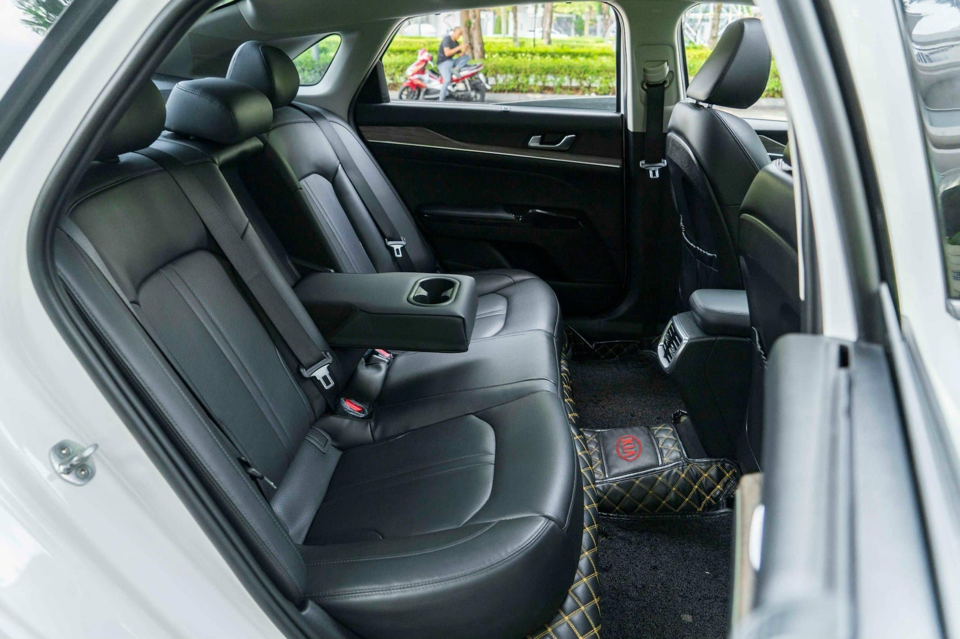 kia k5 premium 4.jpg