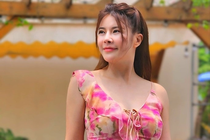 NSƯT Kim Oanh trẻ trung tuổi U50, BTV Hoài Anh xinh đẹp sau cánh gà