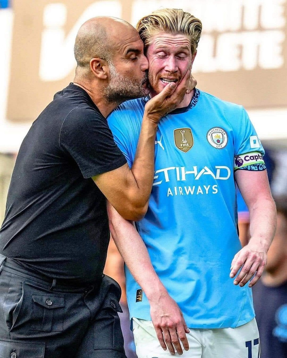 Pep Guardiola De Bruyne.jpg