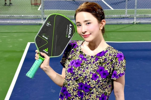 Quỳnh Nga, Quỳnh Kool mặc đồ ngủ đi tập pickleball gây tranh cãi