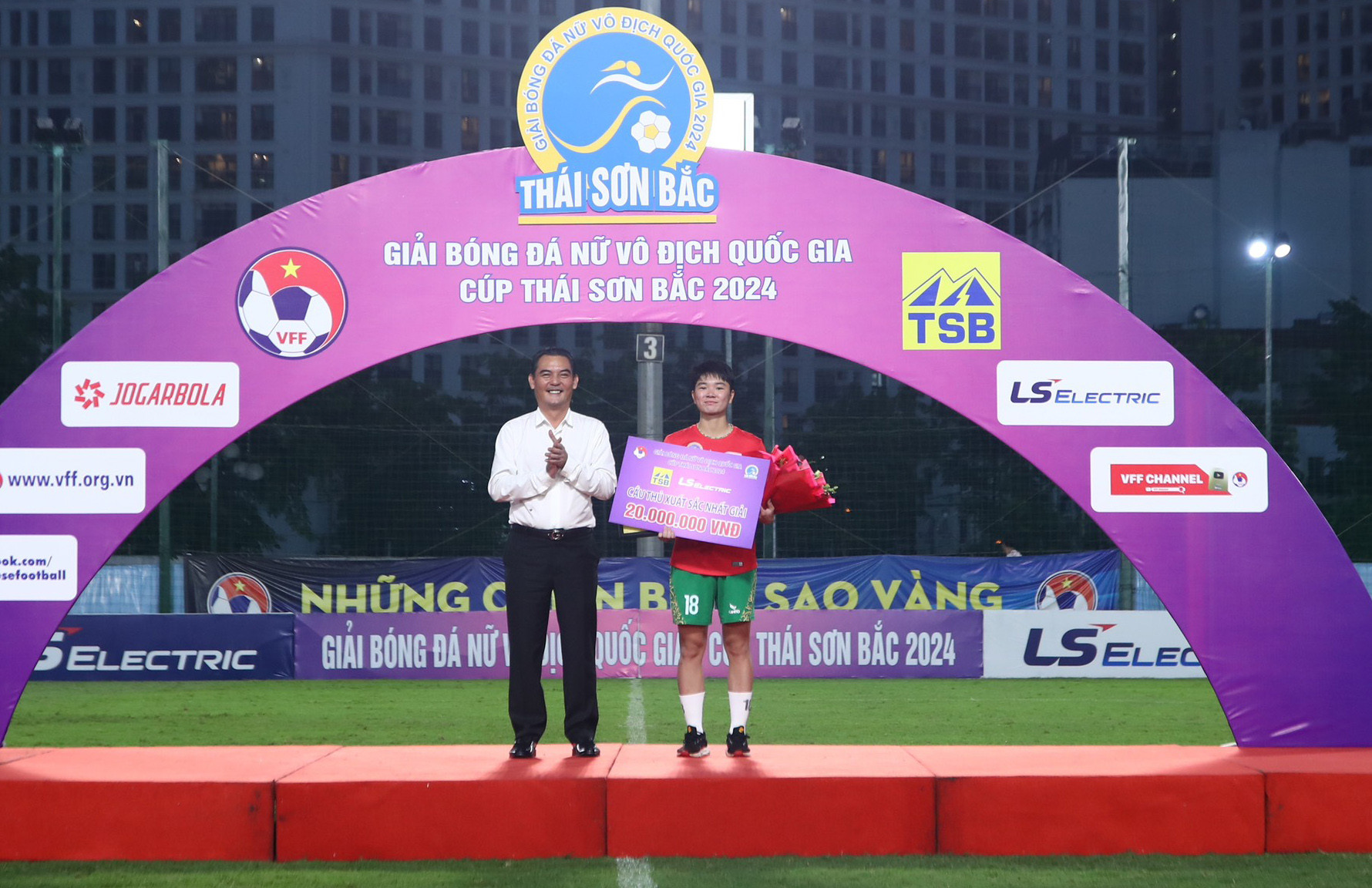 cau thu xuat sac.jpg