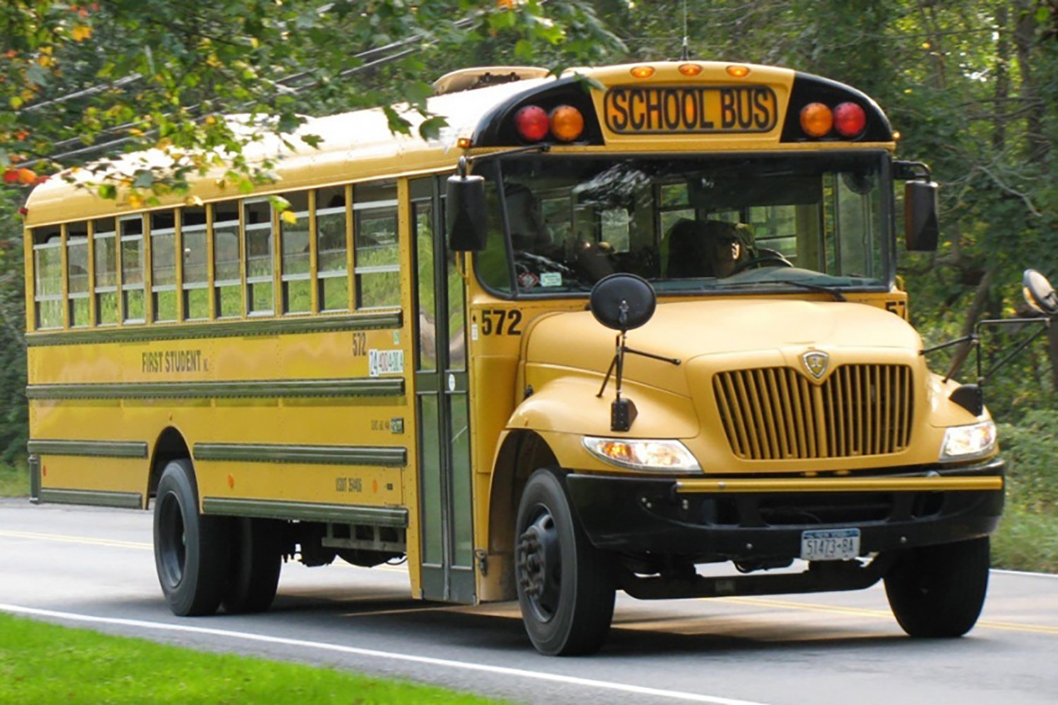 kham pha xe bus chuyen dung dua don hoc sinh o my.jpg