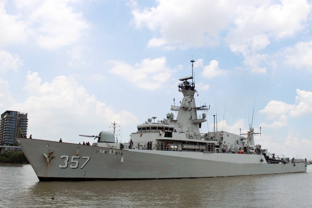 Tàu KRI Bung Tomo-357 Hải quân Indonesia thăm Việt Nam