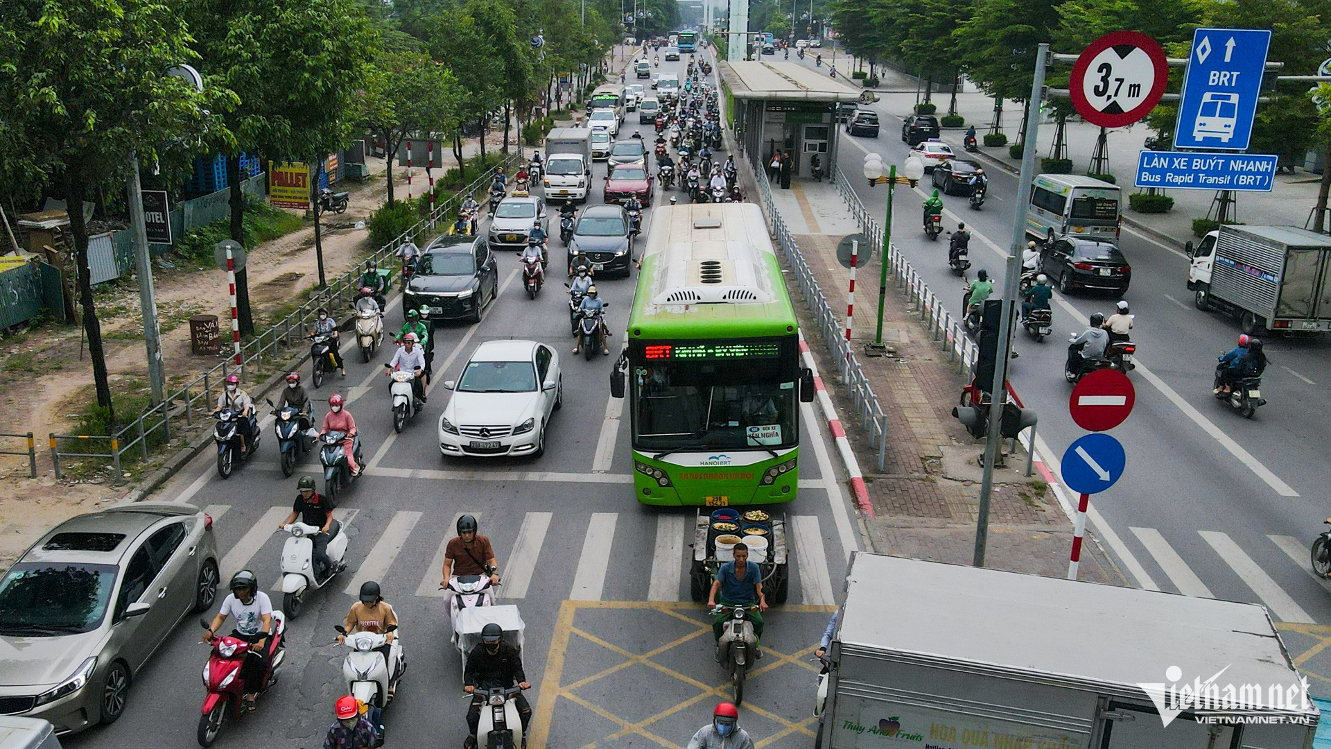 W-Vỉa hè   tuyến BRT.jpg