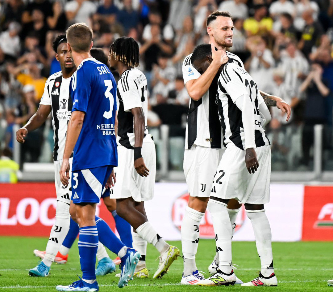 Juventus thắng đậm đội bóng của Fabregas ở vòng 1 Serie A Weah Juventus Como.jpg