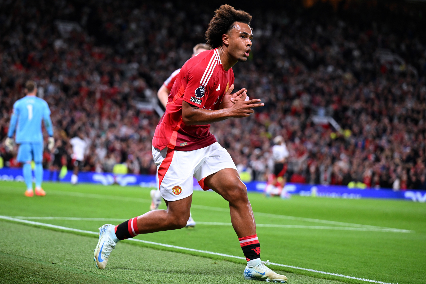 Zirkzee MU Fulham.jpg