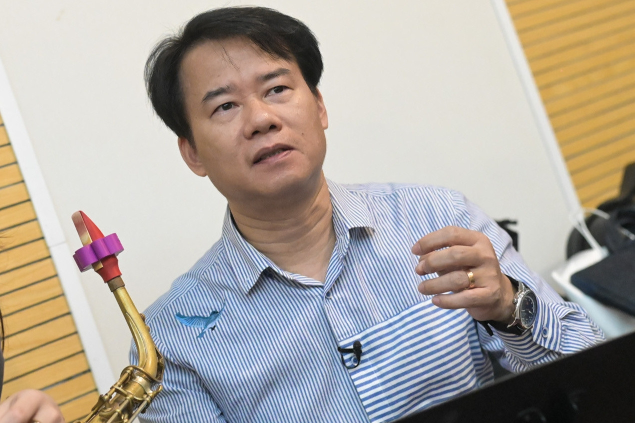 Cái bắt tay giữa 'nhạc sĩ khó tính nhất Việt Nam' và nhạc trưởng sinh năm 1997