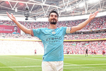 Gundogan bỏ hết lương ở Barca, trở lại Man City với hợp đồng 1 năm