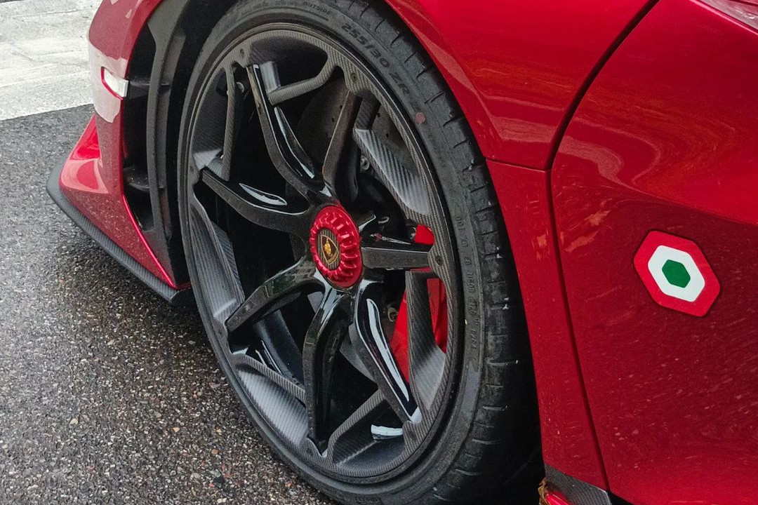 Lamborghini Invencible 1.jpg